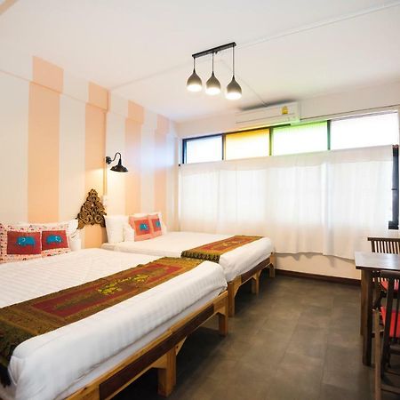 Hotel At Phra Sing Retro Chiang Mai Zewnętrze zdjęcie