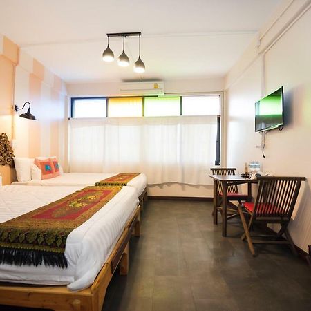 Hotel At Phra Sing Retro Chiang Mai Zewnętrze zdjęcie