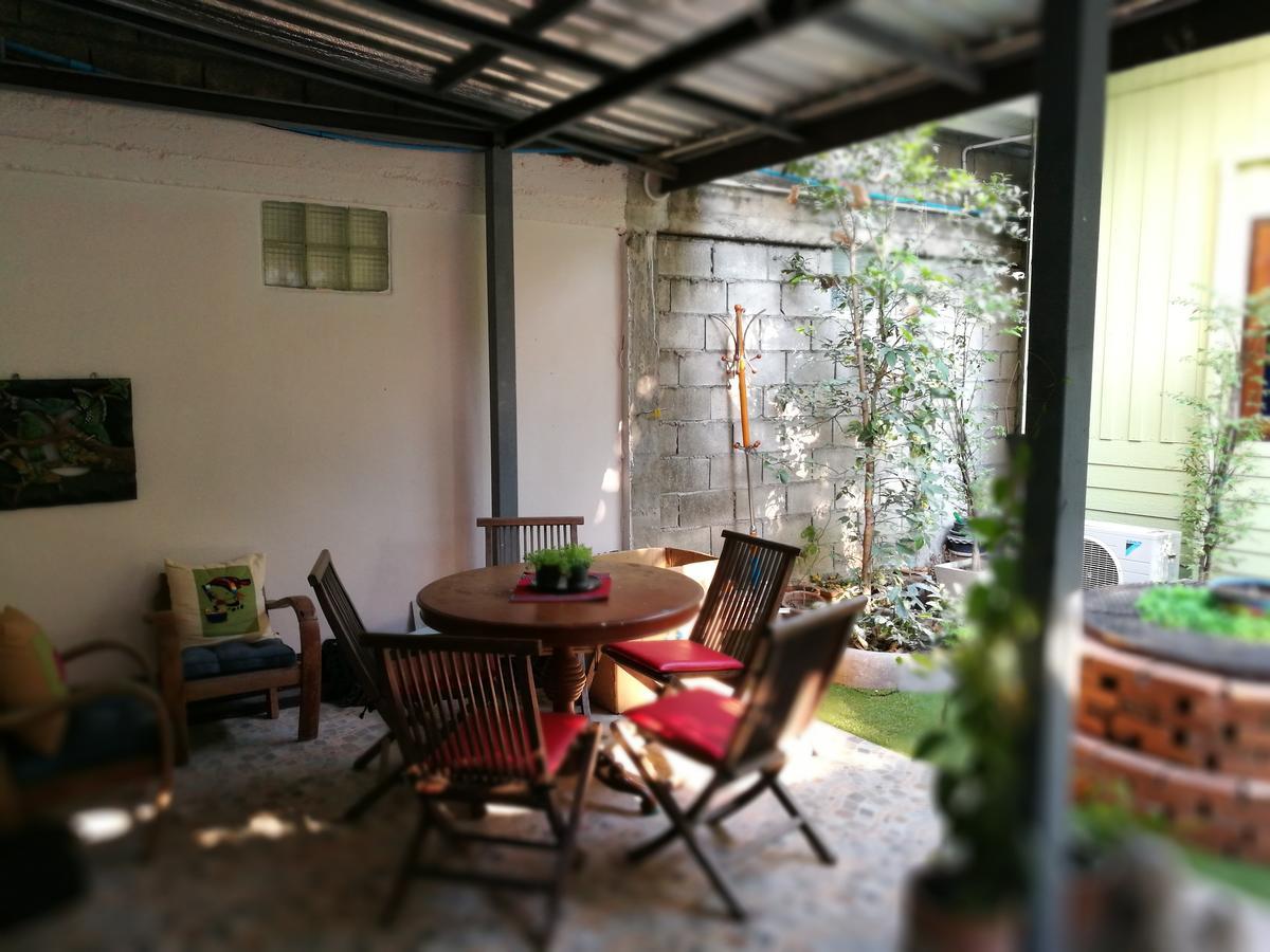 Hotel At Phra Sing Retro Chiang Mai Zewnętrze zdjęcie