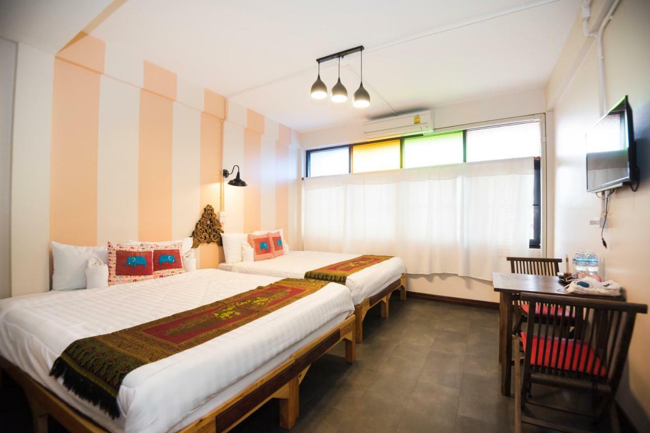 Hotel At Phra Sing Retro Chiang Mai Zewnętrze zdjęcie