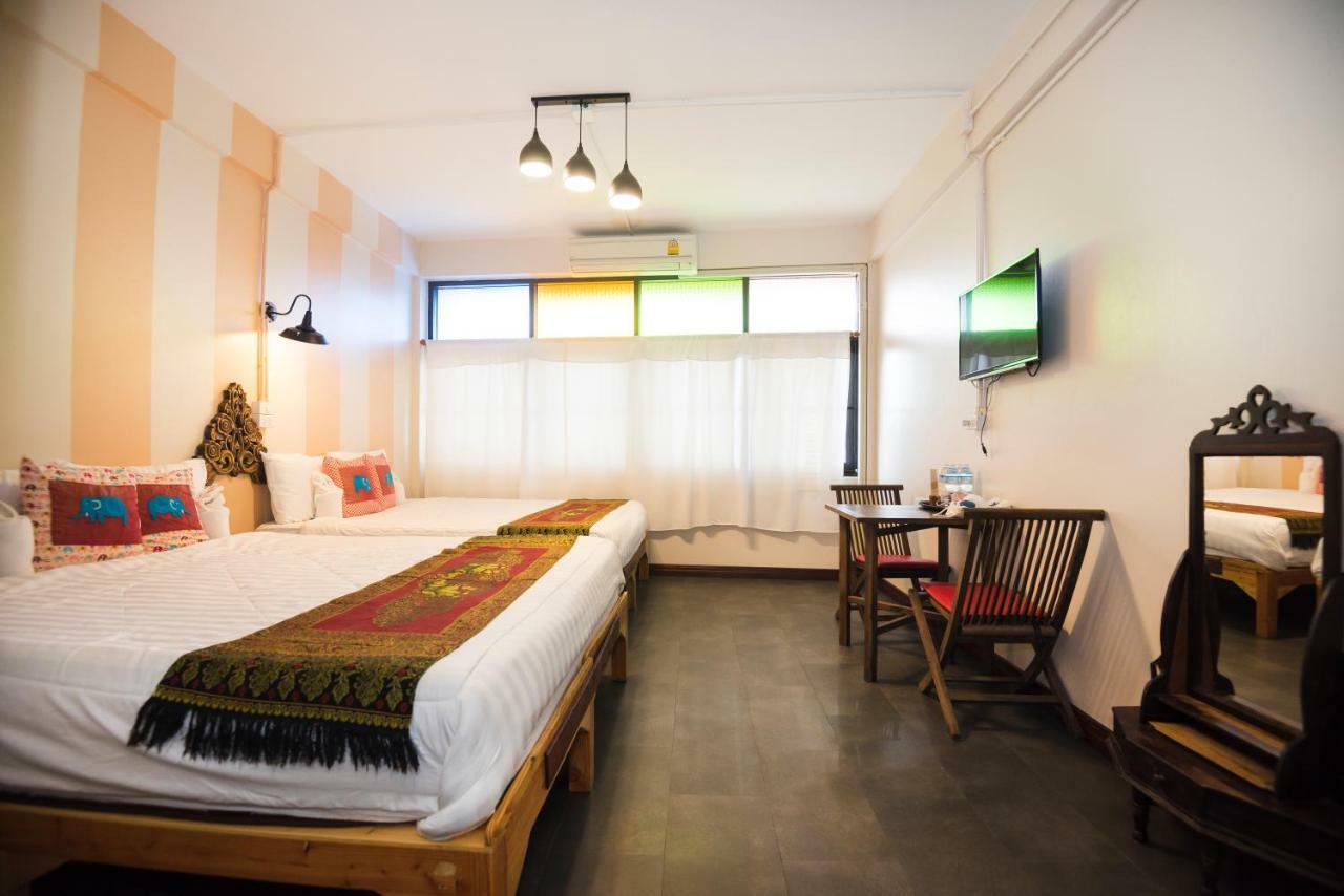 Hotel At Phra Sing Retro Chiang Mai Zewnętrze zdjęcie