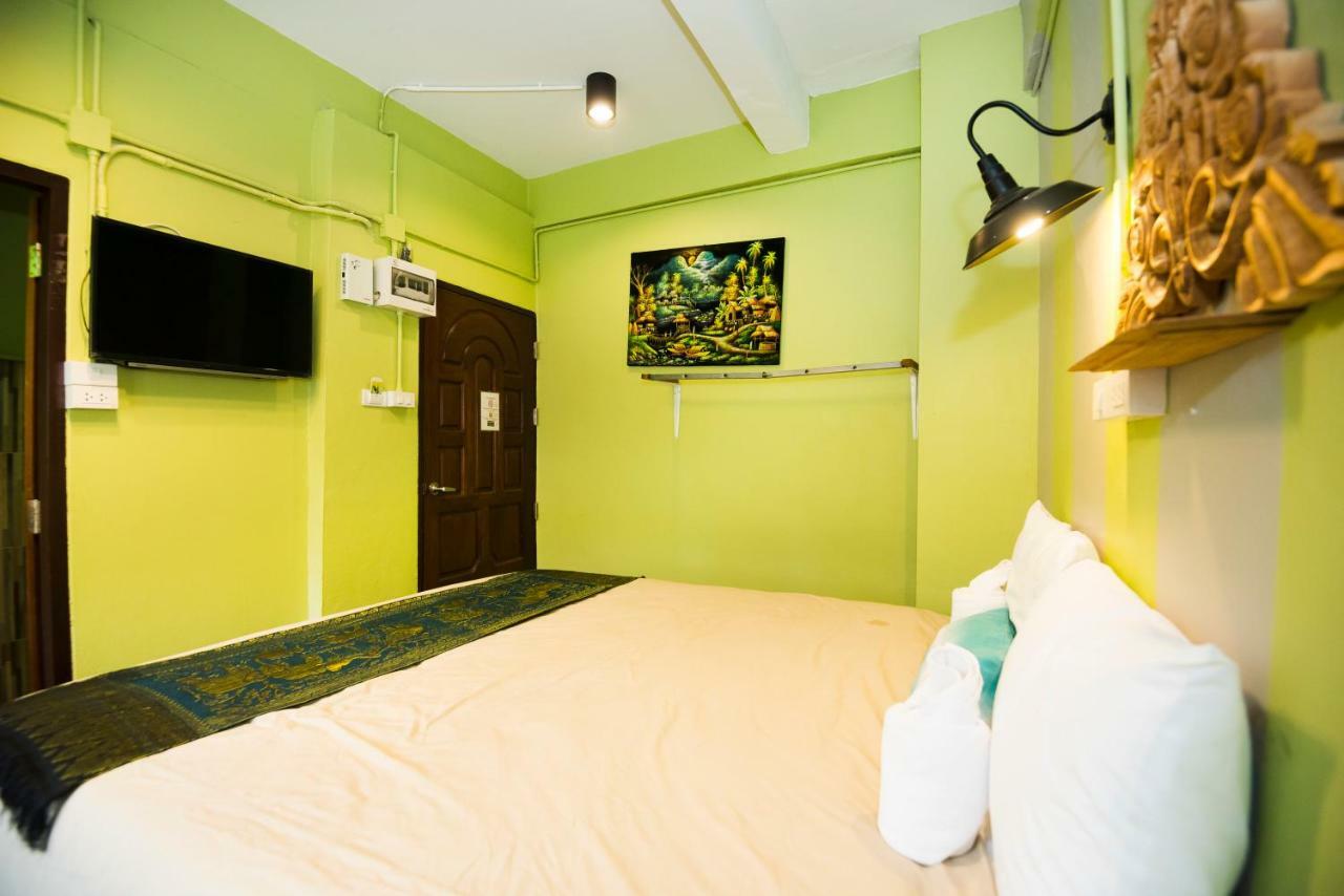Hotel At Phra Sing Retro Chiang Mai Zewnętrze zdjęcie