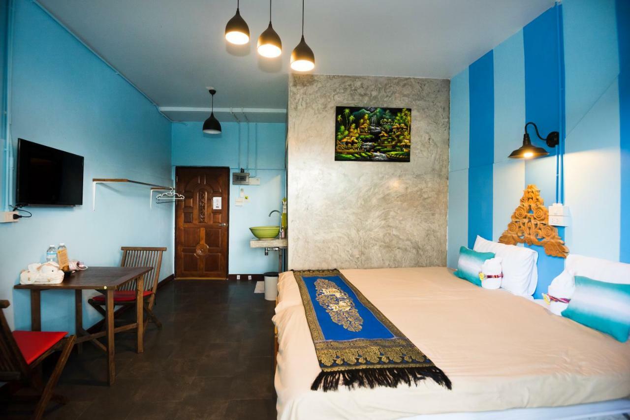 Hotel At Phra Sing Retro Chiang Mai Zewnętrze zdjęcie
