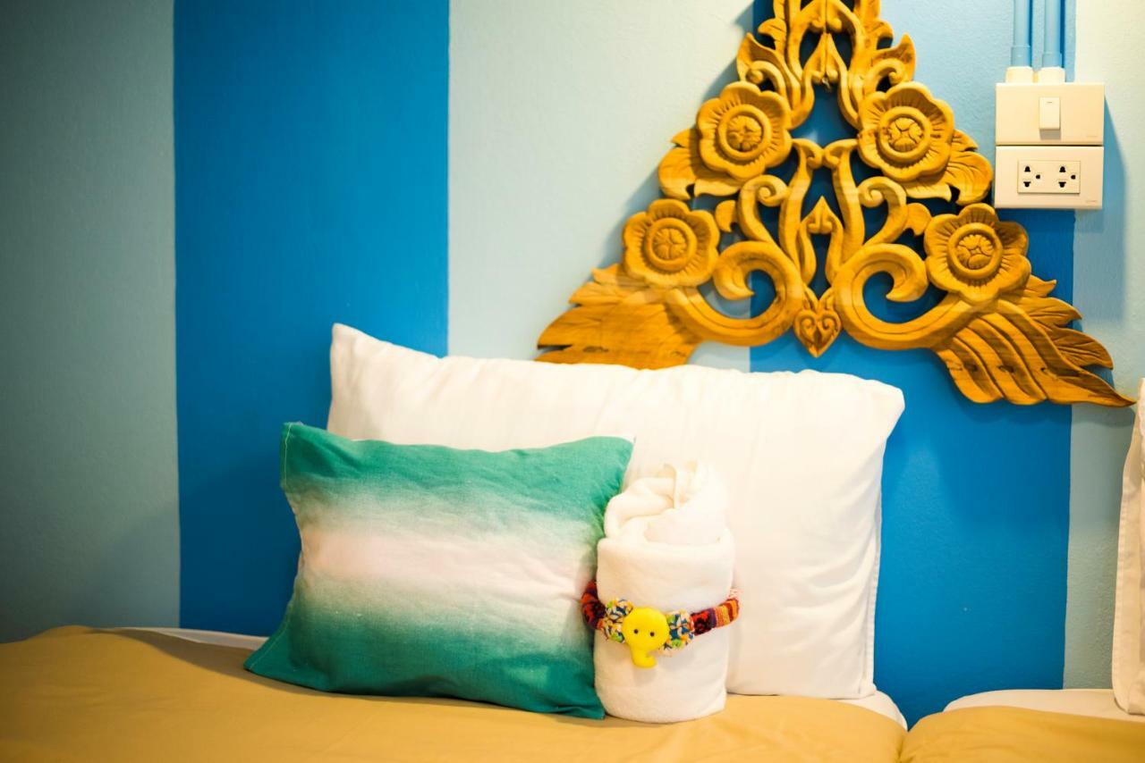 Hotel At Phra Sing Retro Chiang Mai Zewnętrze zdjęcie