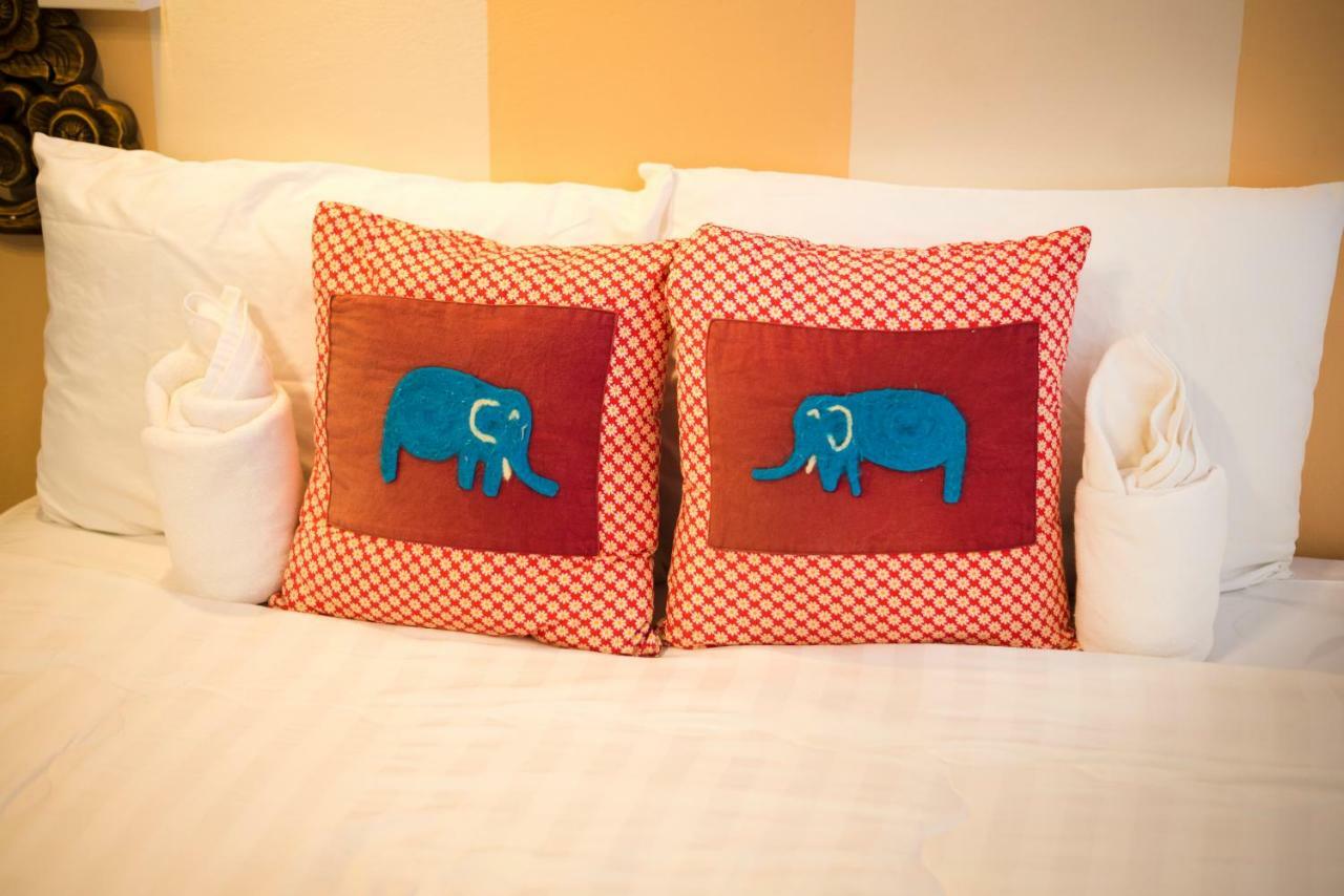 Hotel At Phra Sing Retro Chiang Mai Zewnętrze zdjęcie