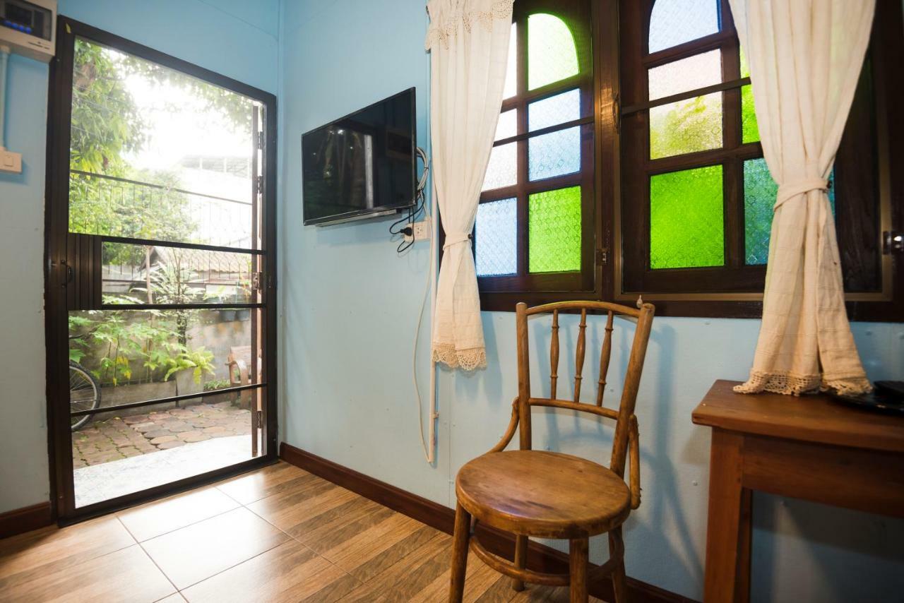 Hotel At Phra Sing Retro Chiang Mai Zewnętrze zdjęcie