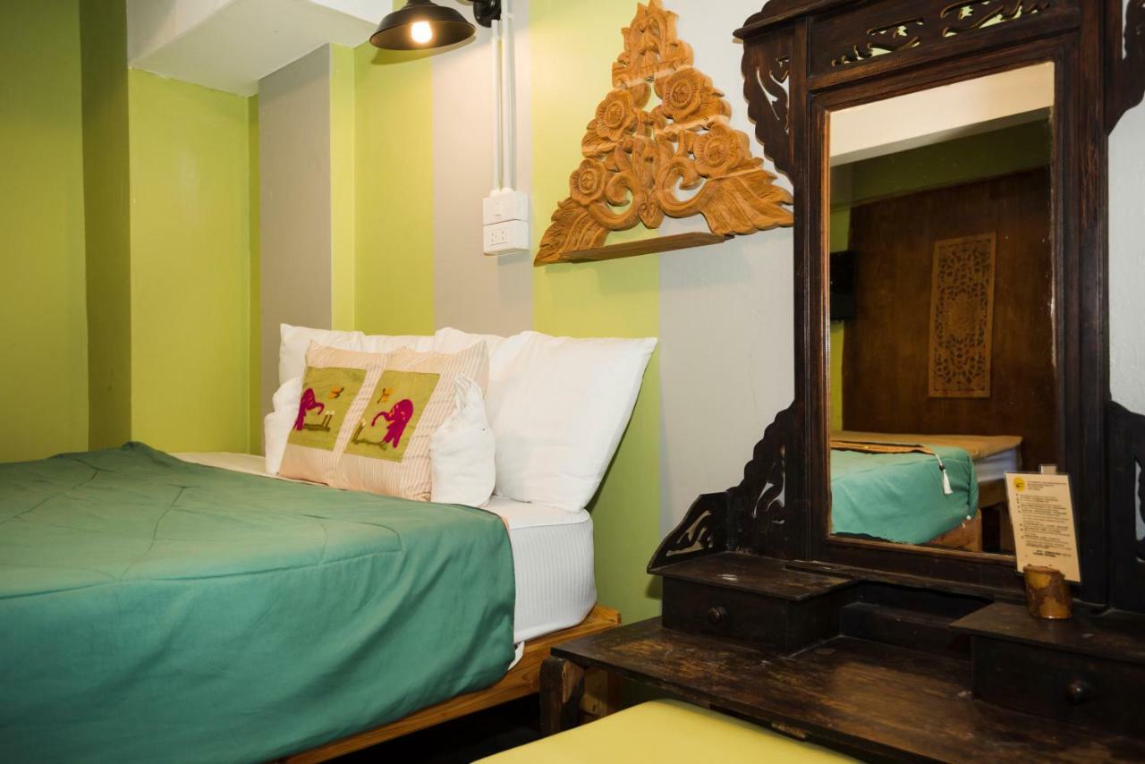 Hotel At Phra Sing Retro Chiang Mai Zewnętrze zdjęcie