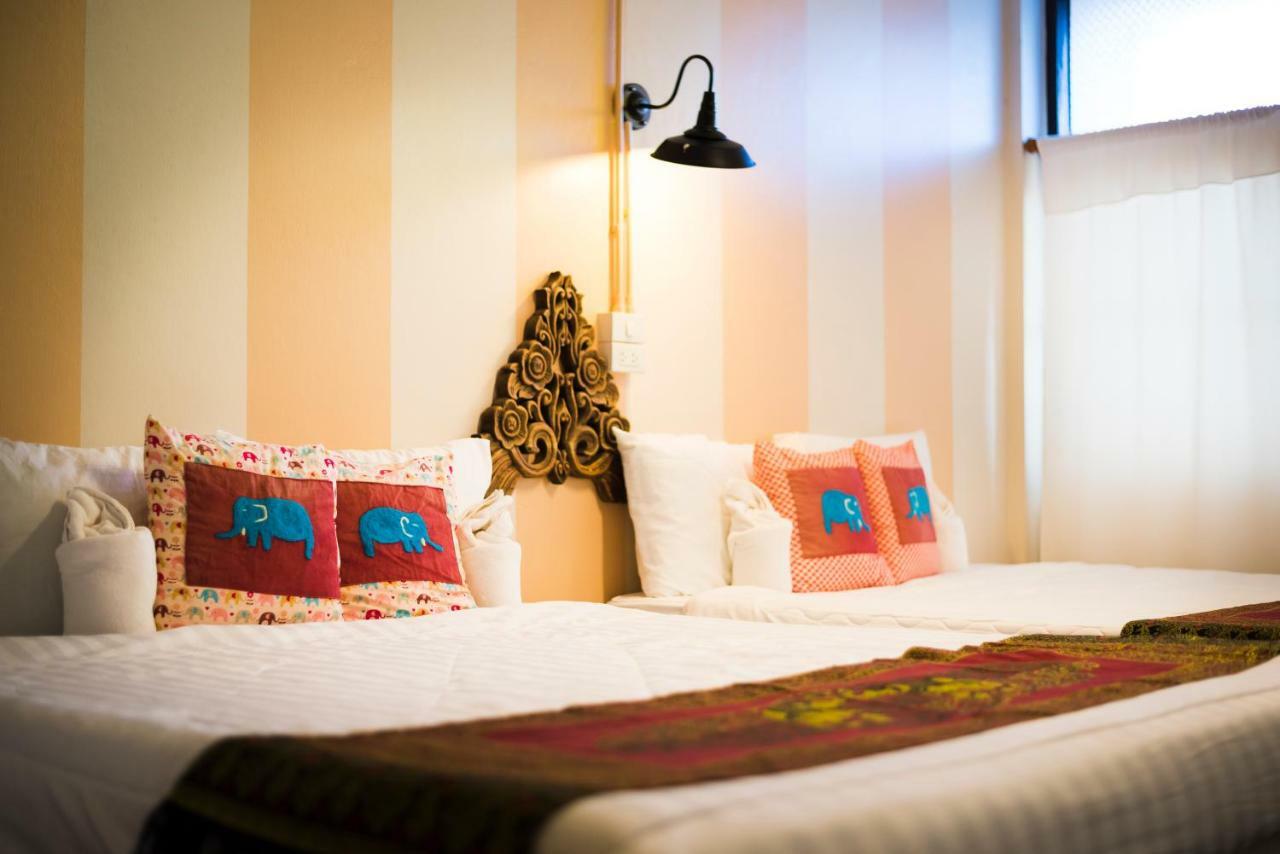 Hotel At Phra Sing Retro Chiang Mai Zewnętrze zdjęcie