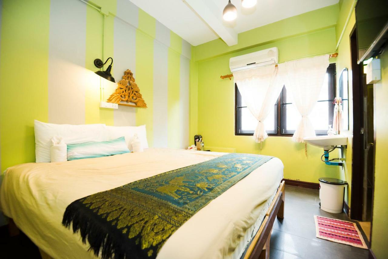 Hotel At Phra Sing Retro Chiang Mai Zewnętrze zdjęcie
